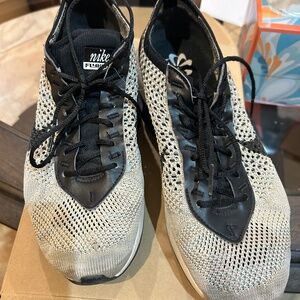 Nike women’s air max flyknit